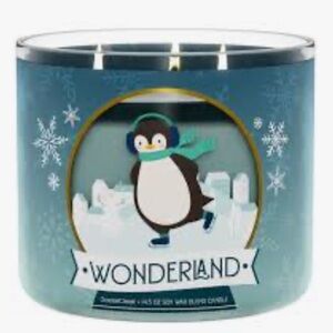 🐧 GC Wonderland 3-Wick Candle NEW